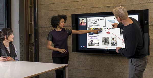 Microsoft Windows 10: upgrade zdarma a holografie