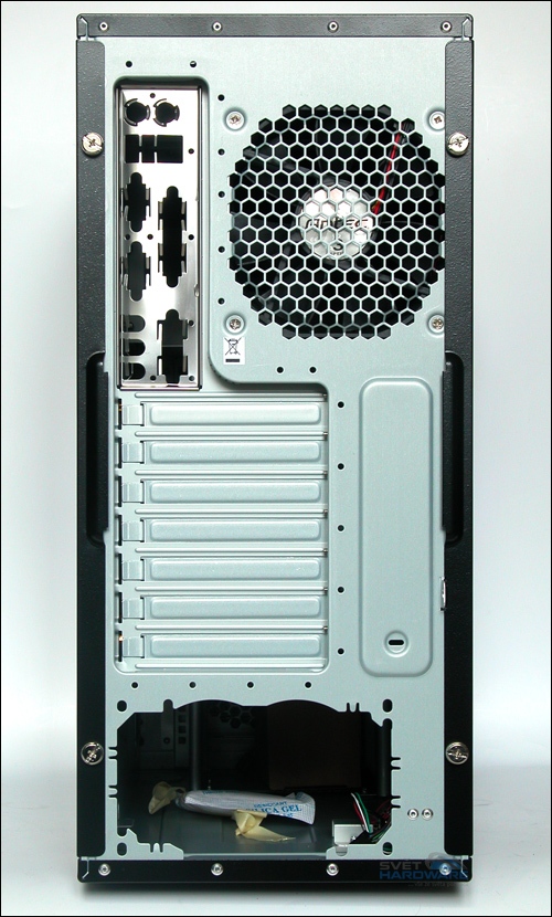 Antec Three Hundred: herní low-end