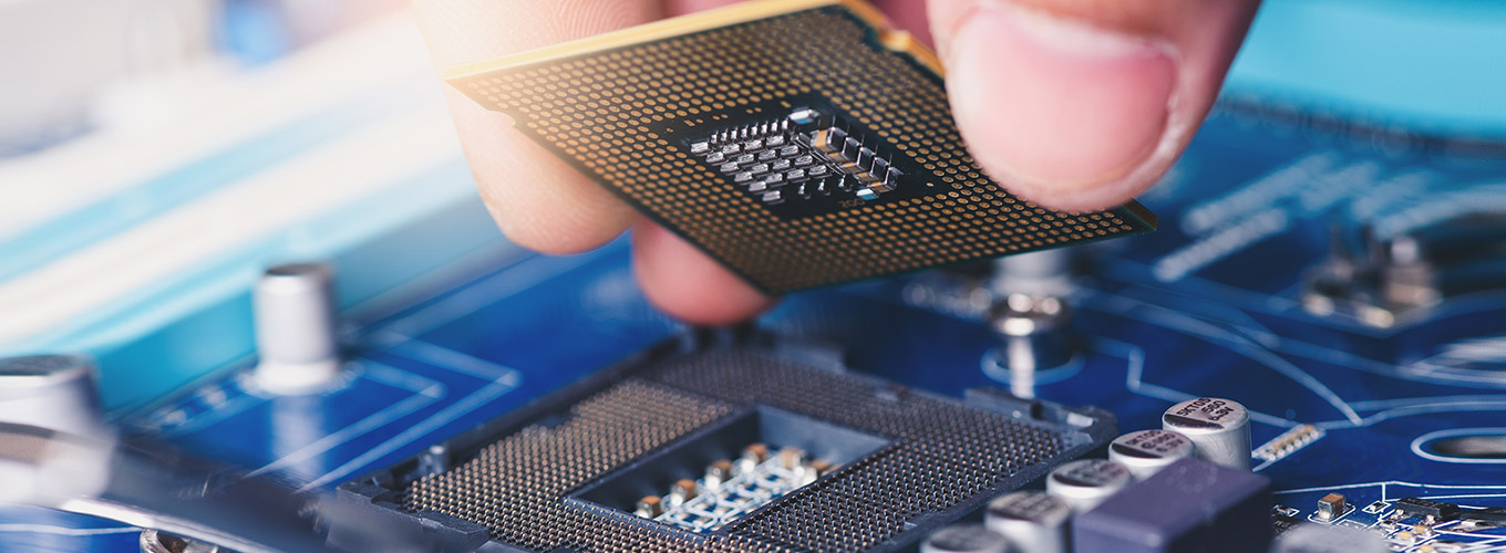 Ani Intel se nevyhne problémům, produkce CPU letos klesne a s ní i tržby