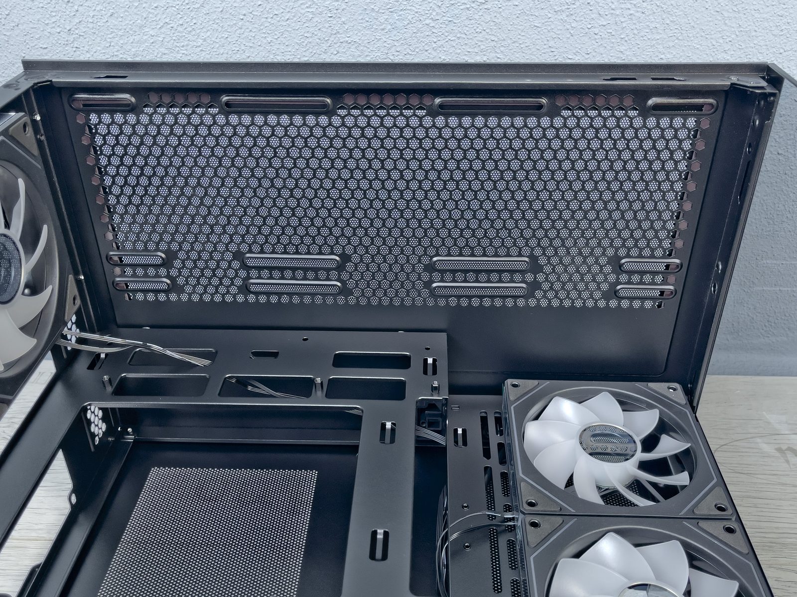 Test skříně Cooler Master Elite 681 – stvořena pro podívanou