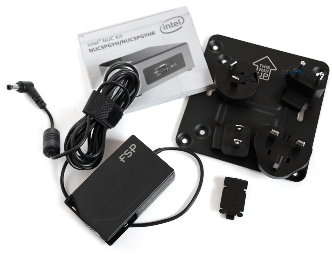 Intel NUC5PGYH: hotové mini PC s Windows 10