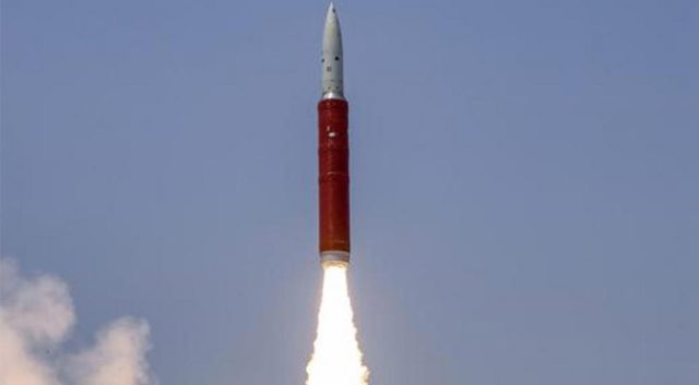 Indická raketa sestřelila satelit, trosky nyní představují riziko i pro ISS