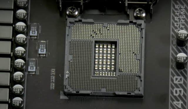 Newegg se opět předvedl, tentokrát prodejem vadné desky coby rozbaleného zboží