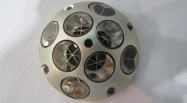 NASA pátrá po zbytcích Beresheet, přežít mohlo laserové "zrcátko"