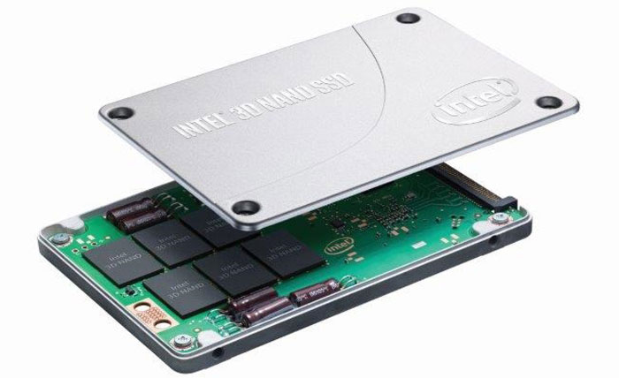 Intel představil pravítková SSD i modely se dvěma porty