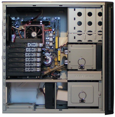 Antec P180: minimalistický maximalista