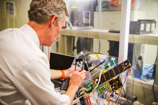 Sluneční plachetnice Billa Nye z Kickstarteru se již testuje