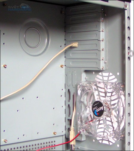 AeroCool Flamboyant: skříň s plamenným displejem