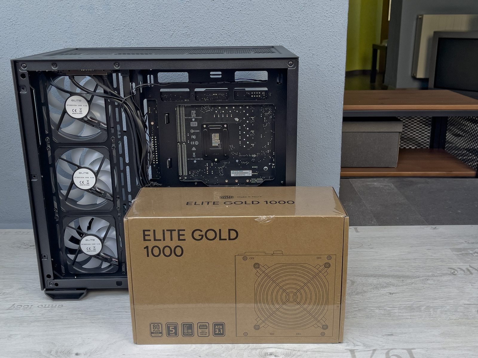 Test skříně Cooler Master Elite 681 – stvořena pro podívanou