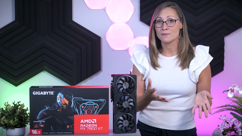 Podvoltovaný Radeon RX 7800 XT dosahuje výkonu i efektivity RTX 4070