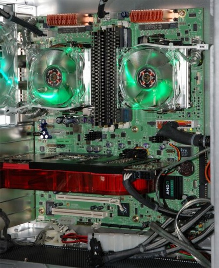AMD předvedlo osmijádrové PC s Agena FX procesory