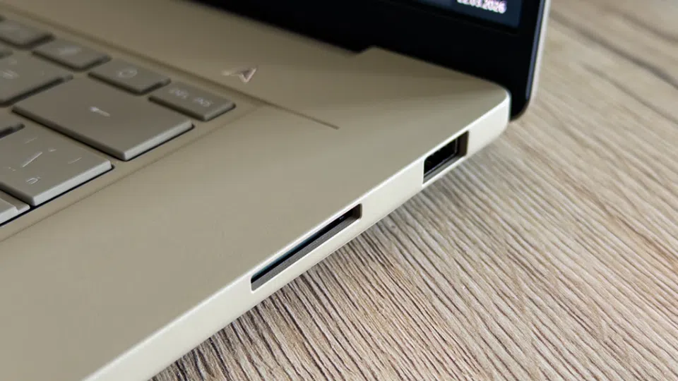 Asus Zenbook A16 (UX3607)