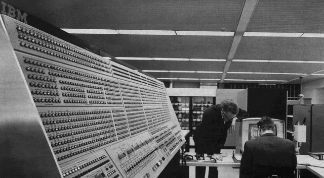 Staří programátoři COBOLu vyslyšeli volání o pomoc, IBM také přispěje