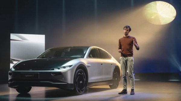 Začíná solární doprava? Lightyear 0 míří konečně do prodeje