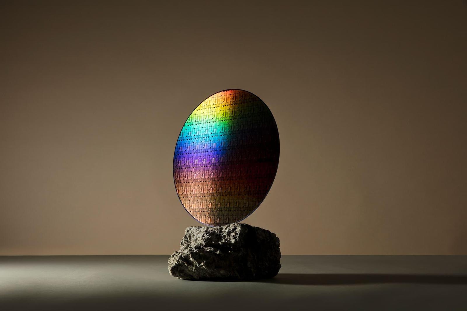 IBM a Samsung chtějí šetřit místem na waferech, chystají vertikální VTFET