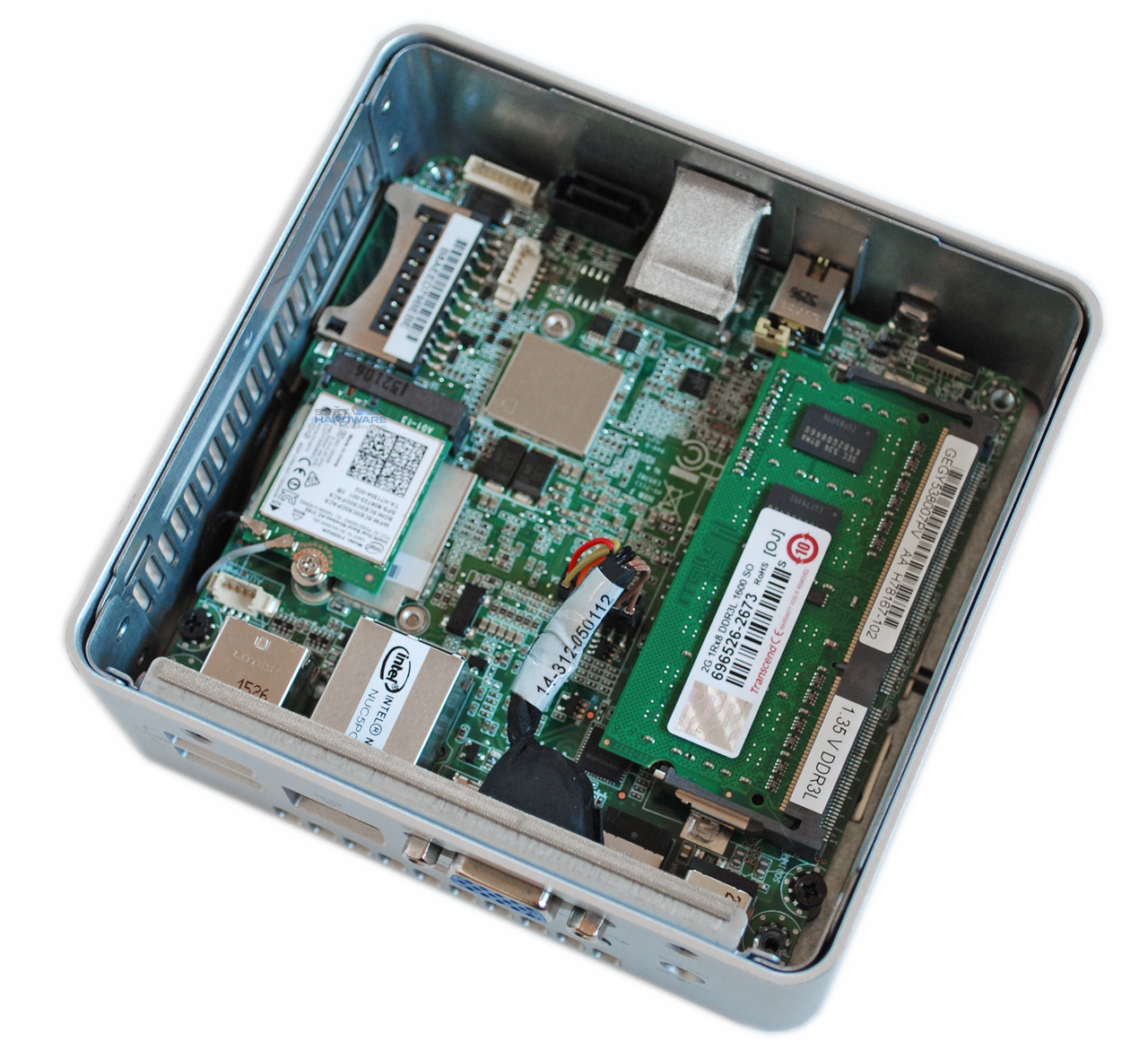 Intel NUC5PGYH: hotové mini PC s Windows 10