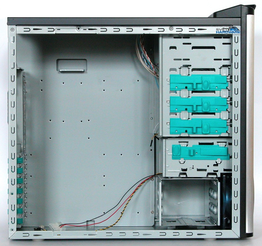 Enermax ECA3052 Chakra: eSATA na dosah