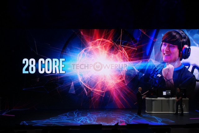 Intel představil 28jádrový HEDT procesor a výroční Core