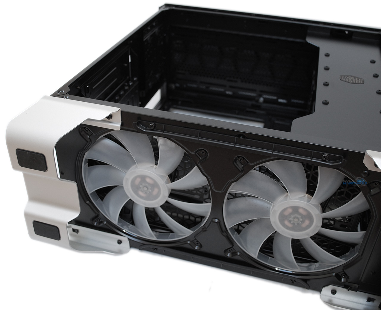 CM MasterCase SL600M: stříbrná elegance