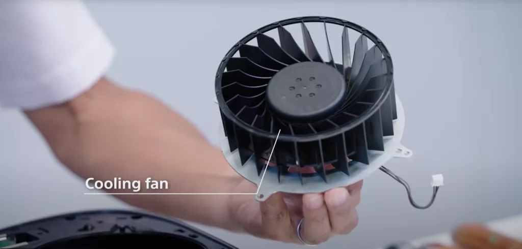 Některé PS5 jsou hlučnější než jiné, jak je to možné?