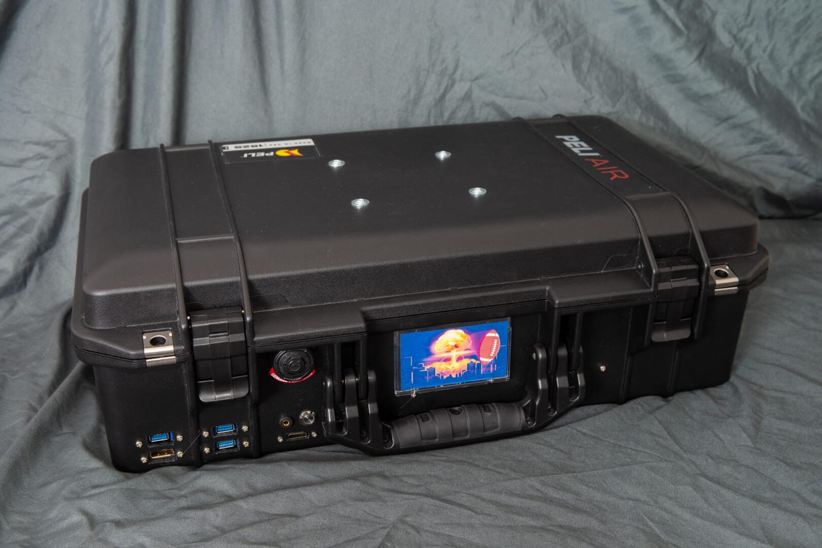 Nuclear Football: herní sestava s vodním chlazením v kufru