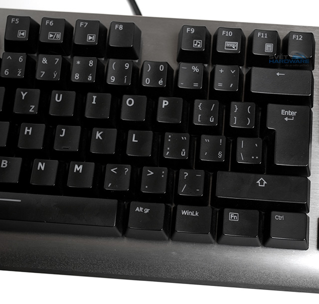 Aorus K7: hliníková mechanika v RGB barvách