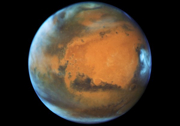 Mars bude v noci na pondělí v opozici, sledovat můžete živě