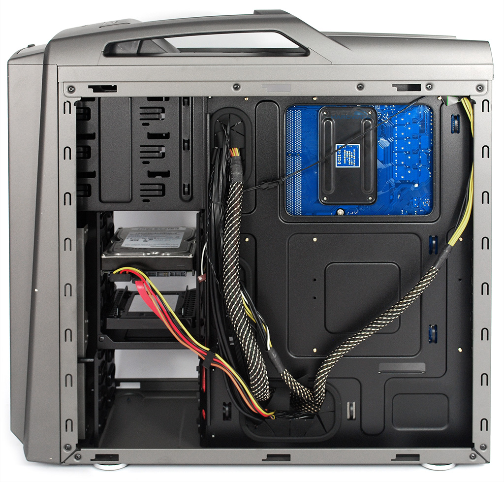 CM Storm Scout 2: mobilní skříň