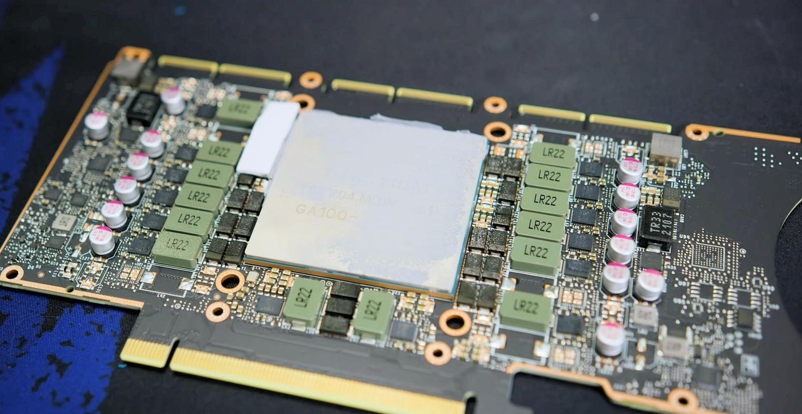 NVIDIA CMP 170HX má pozoruhodný heatspreader i PCB