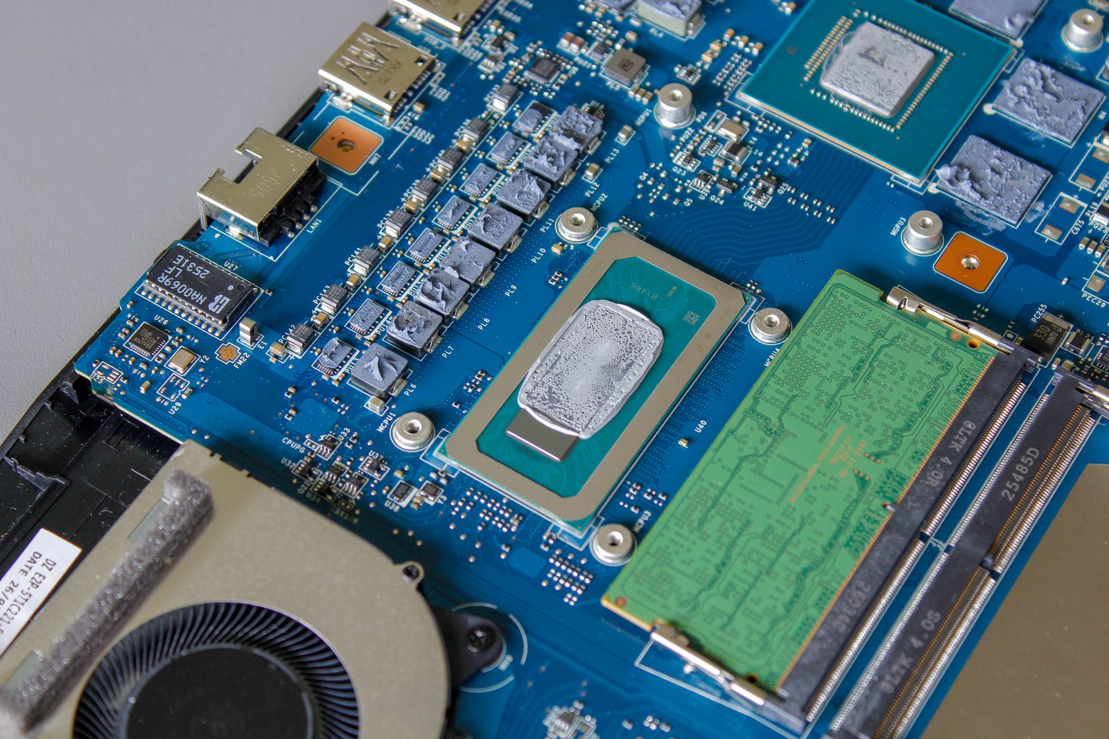 MSI Cyborg 15 Max C13W: Vstupenka do světa přenosného RTX hraní