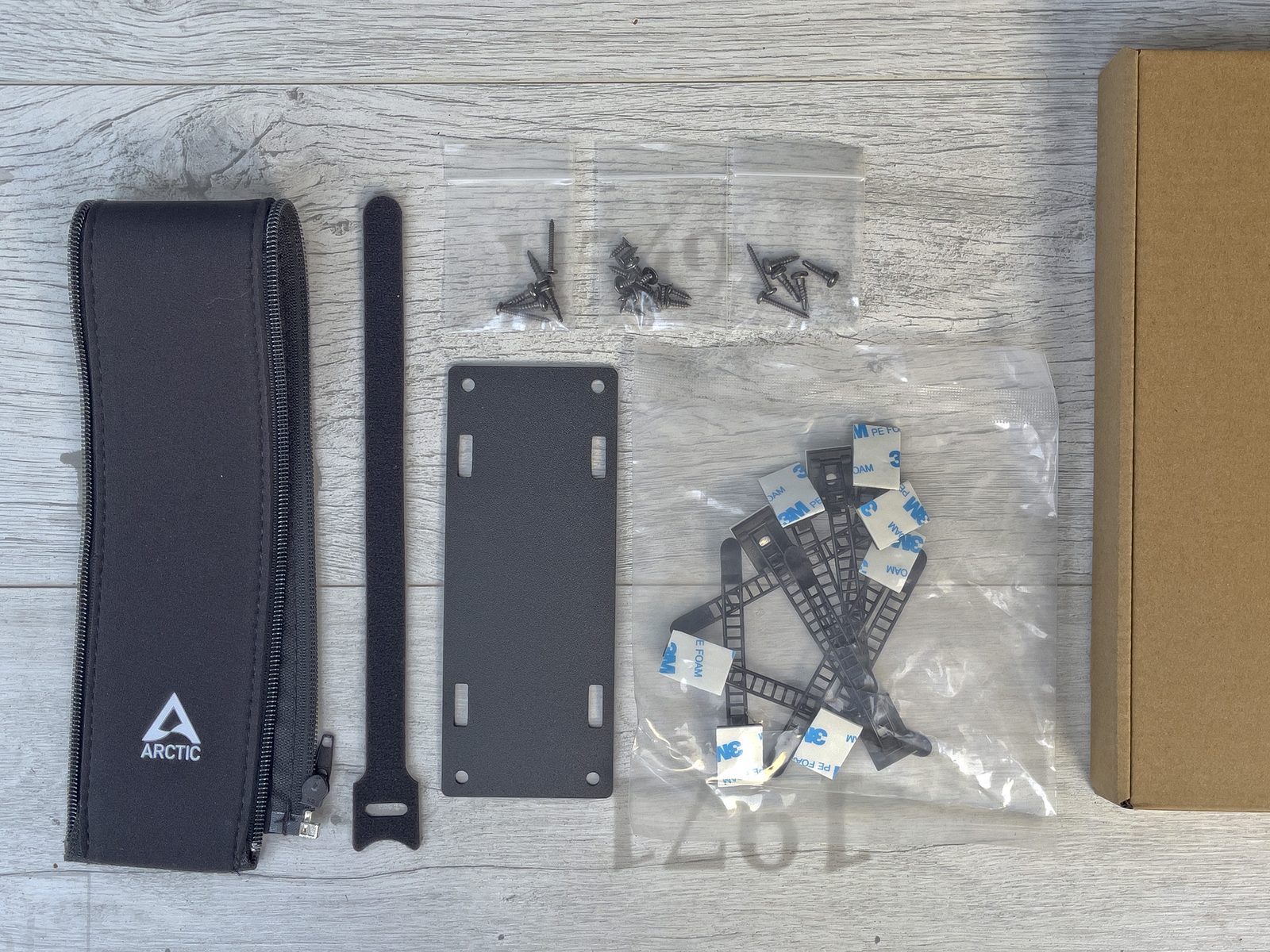 Test mini počítače Arctic Senza AI 370 – neslyšný a neviditelný