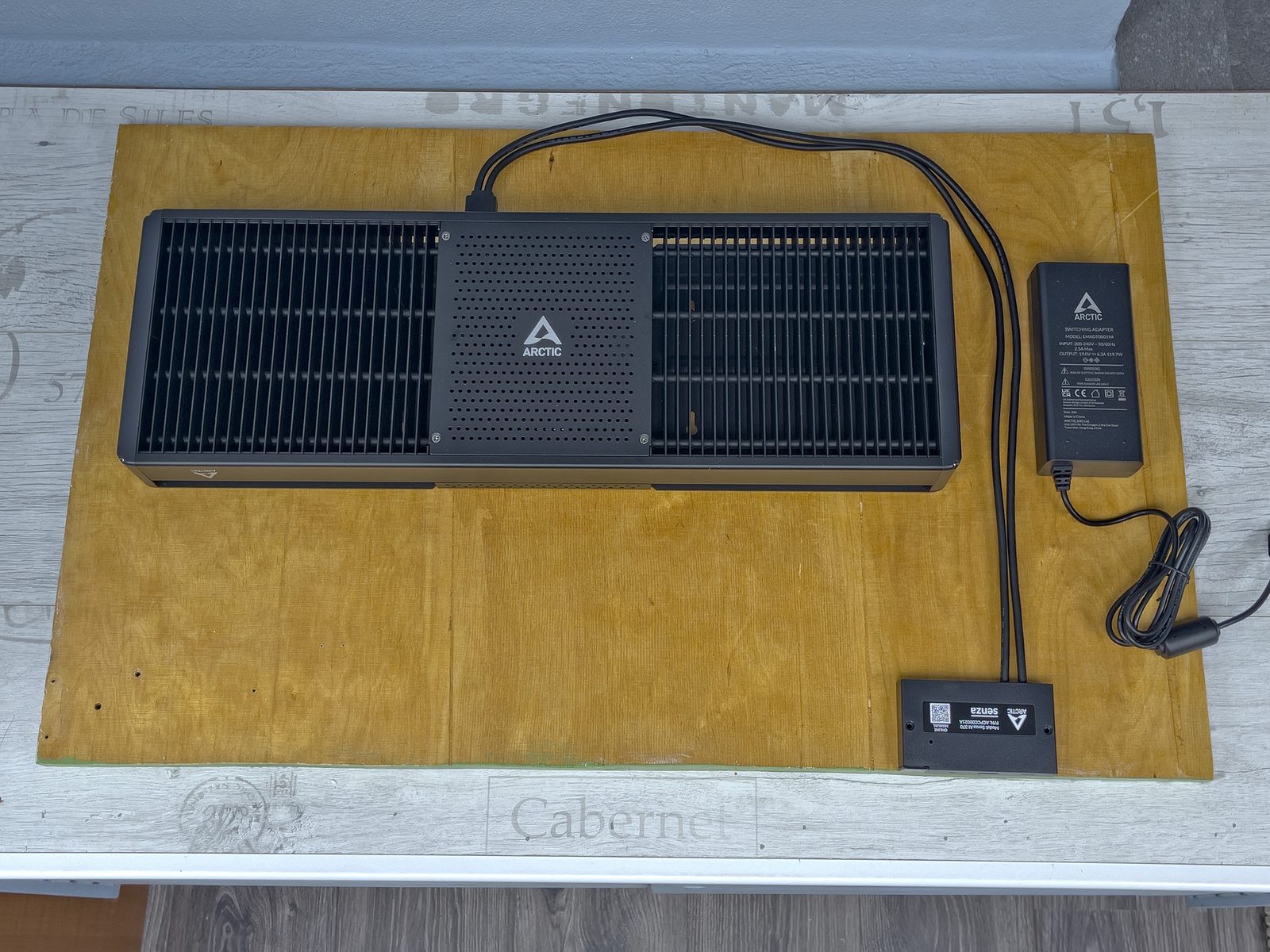Test mini počítače Arctic Senza AI 370 – neslyšný a neviditelný
