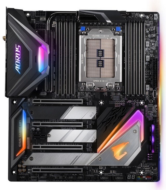 Výrobci desek představují své modely pro 32jádrové Threadrippery