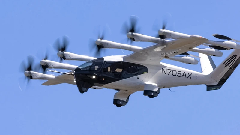 Akumulátory ve vzduchu: eVTOL od Archeru úspěšně absolvoval 88km elektrický let 