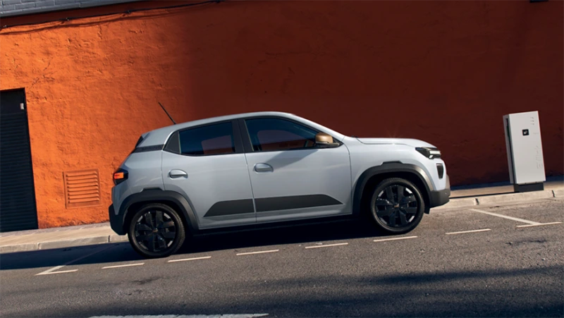 Nová Dacia Spring s LFP: víc výkonu, ještě méně baterie, a to od 16.900 EUR