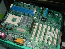 Základní deska s čipovou sadou SIS 748 od ASRock