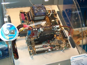 CeBIT 2004: Čím vším se pochlubila letos VIA?