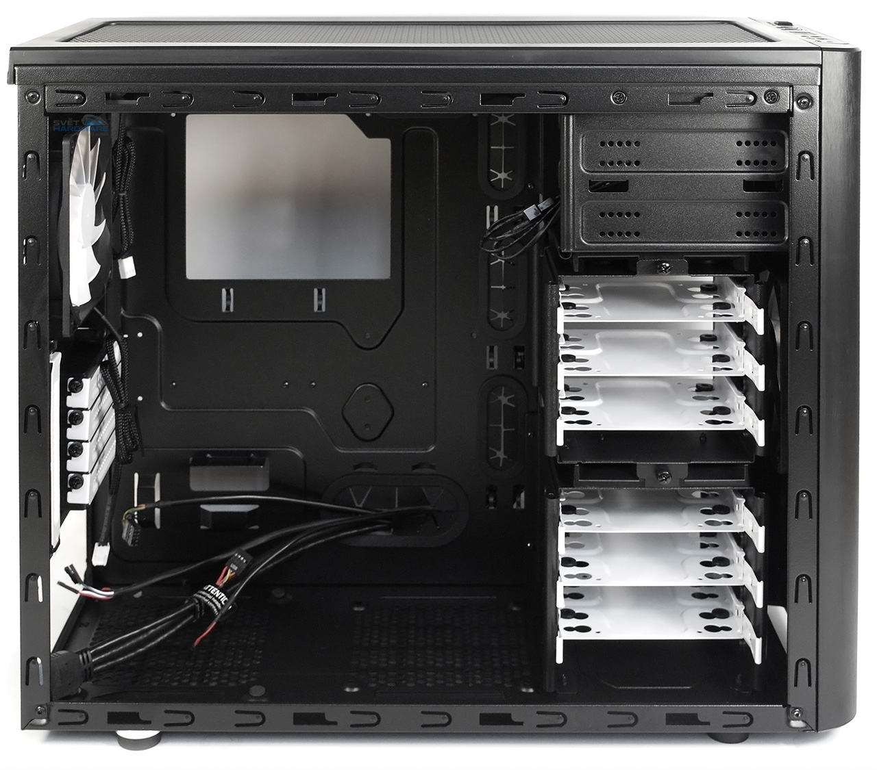 Fractal Design Arc Mini R2: malá, ale prostorná