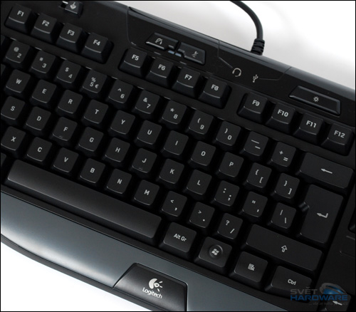 Trio herních klávesnic v akci