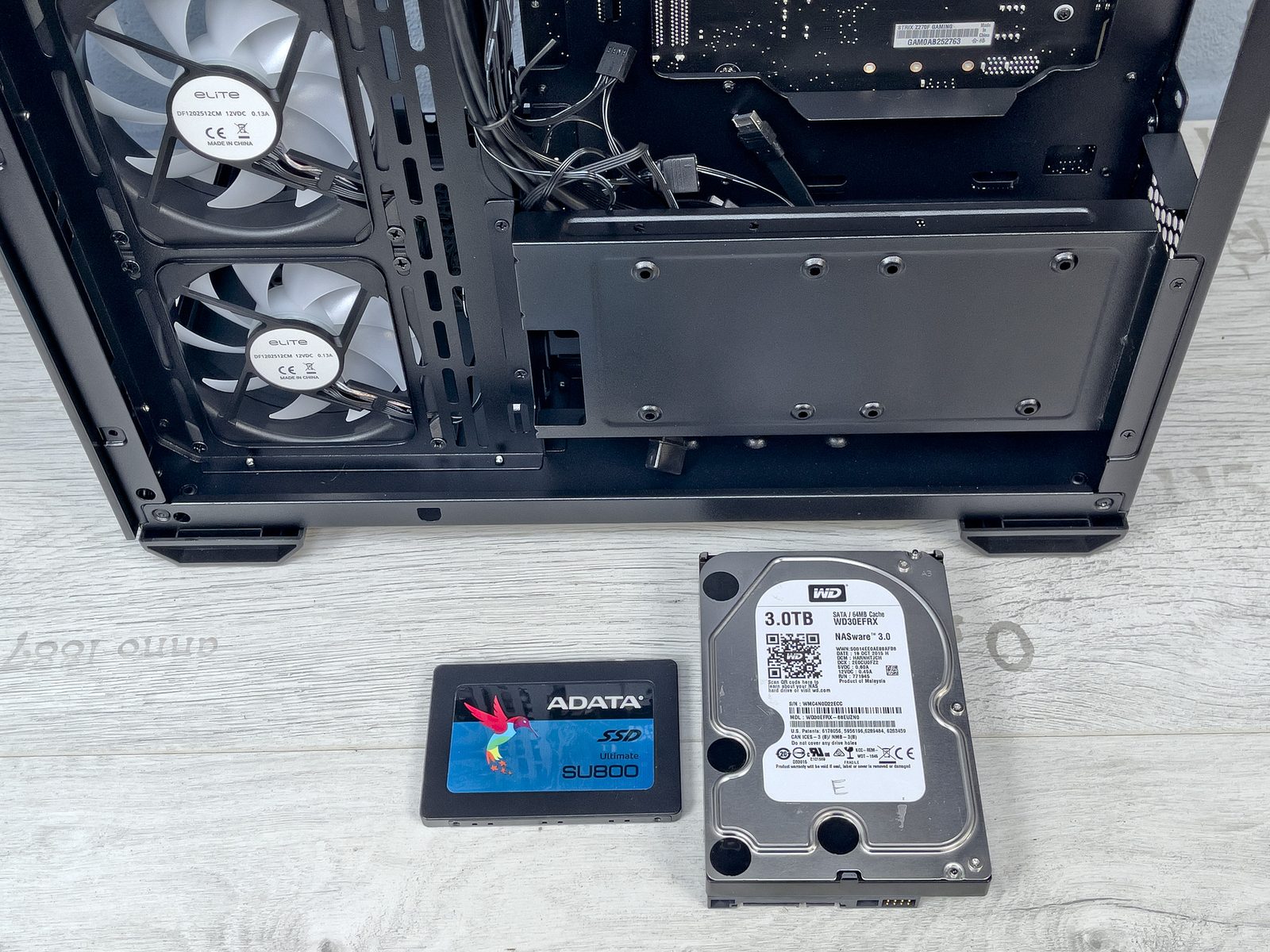 Test skříně Cooler Master Elite 681 – stvořena pro podívanou