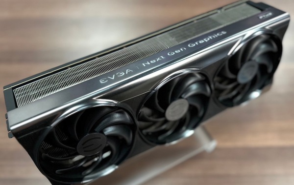 EVGA draží prototyp GeForce RTX 4090, výtěžek půjde na charitu