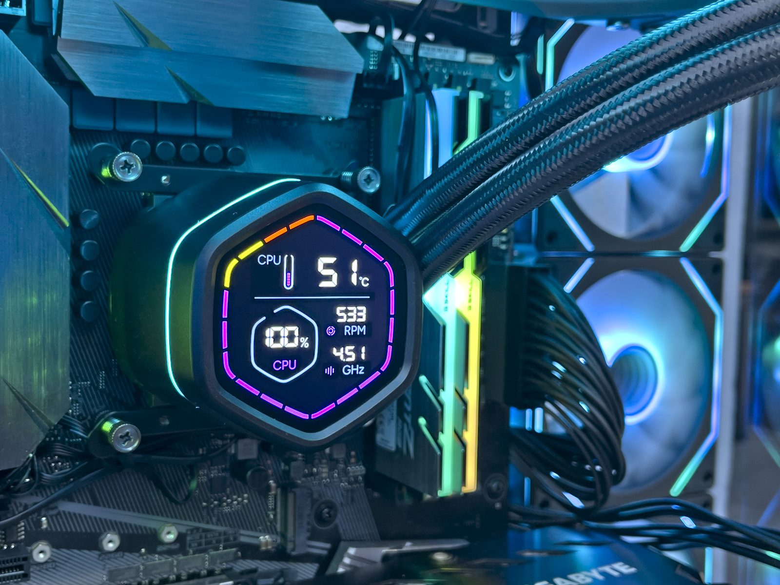 Test skříně Cooler Master Elite 681 – stvořena pro podívanou