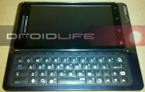 První fotografie komunikátoru Motorola Droid 2