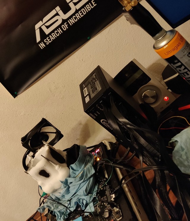 Core i7-8700K přetaktován na 7,34 GHz na desce se Z270