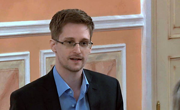 Edward Snowden už také prodává NFT, vydražil ho za 2224 ETH