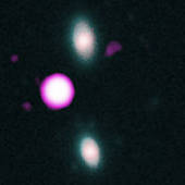 Dávný vesmír ukázal obrovský kvasar s výtryskem přes celou galaxii