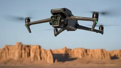 Dron DJI Mavic 3 Pro přichází se 3 kamerami, největší má 4/3" snímač