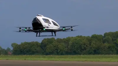 Elektrické drony začínají dopravovat poštu, zkouší se i lékařské nasazení