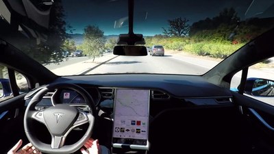 Inženýr Tesly prozradil, jak to bylo se "slavným" videem autopilota Tesly z 2016