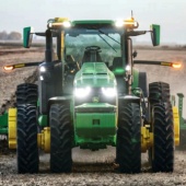 John Deere na CES 2022 představil autonomní traktor